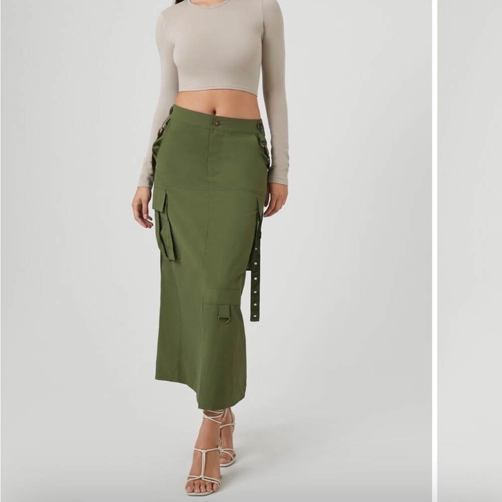 NWOT Forever 21 women’s cargo utility maxi skirt